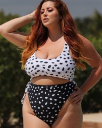 Lucy Vixen Dots Nothing But Curves